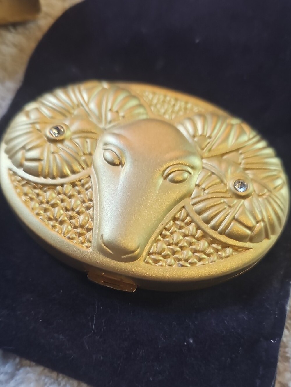 Estee Lauder Gold Aries Compact Case - Picture 3 of 7